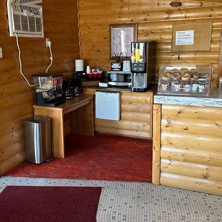 Love Hotels Western Holiday By Oyo At Harlan Lake Ne Alma Εξωτερικό φωτογραφία