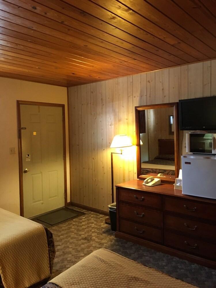 Love Hotels Western Holiday By Oyo At Harlan Lake Ne Alma Εξωτερικό φωτογραφία