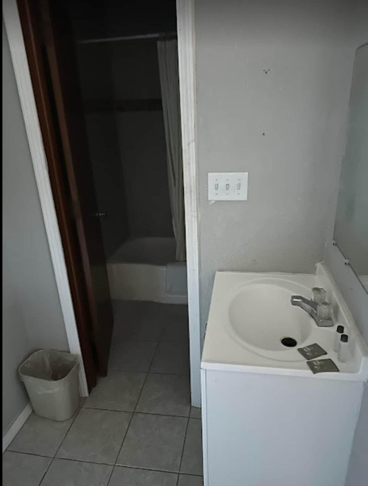 Love Hotels Western Holiday By Oyo At Harlan Lake Ne Alma Εξωτερικό φωτογραφία