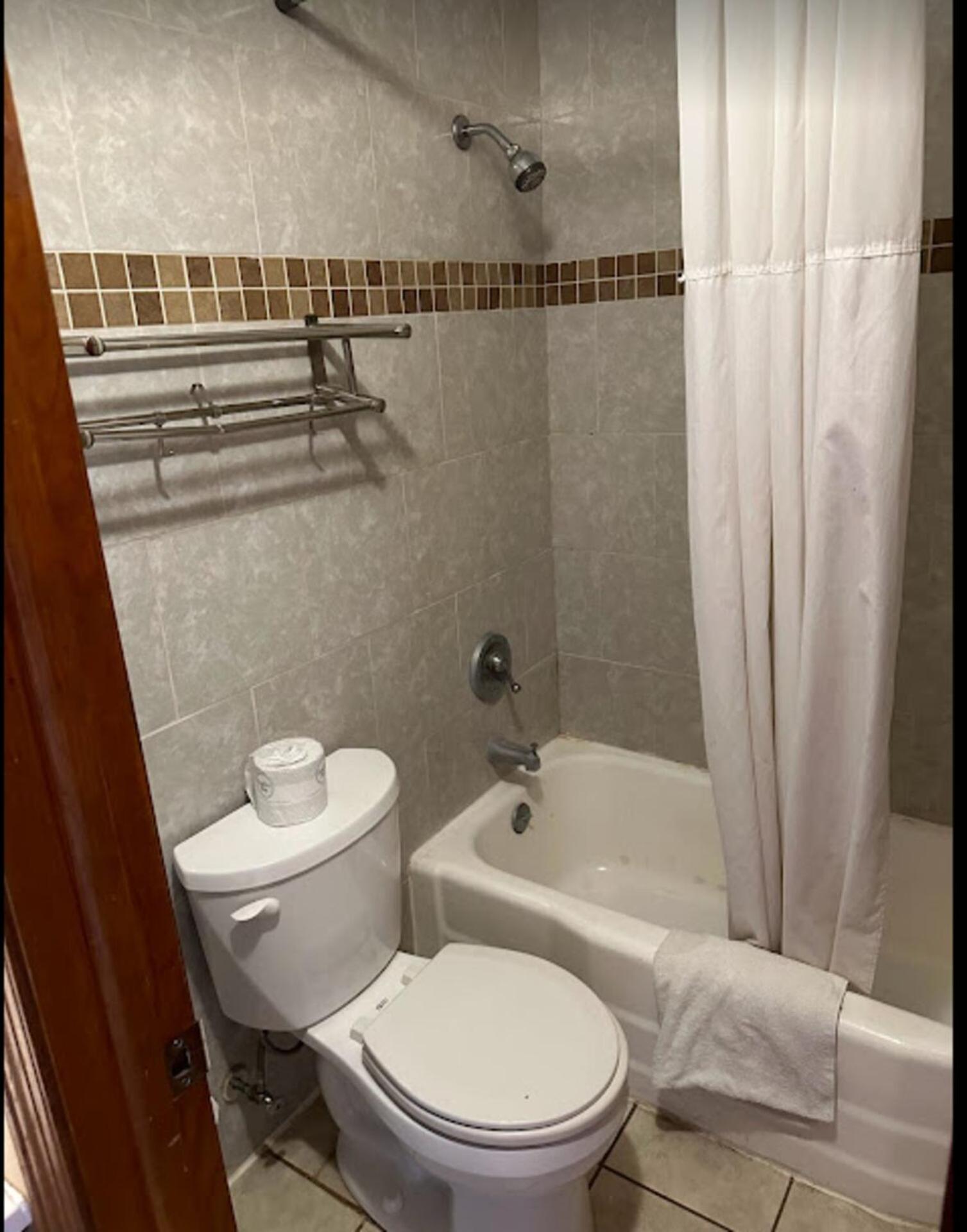 Love Hotels Western Holiday By Oyo At Harlan Lake Ne Alma Εξωτερικό φωτογραφία