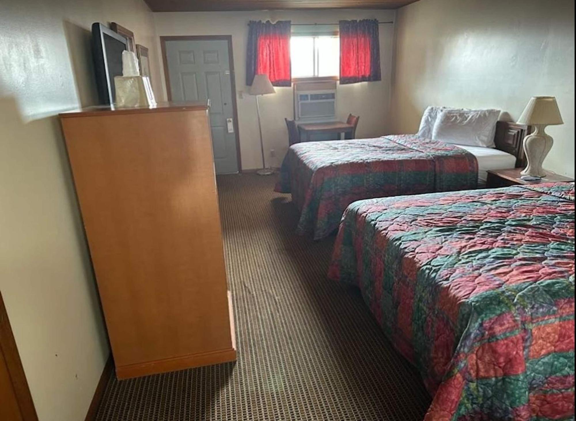 Love Hotels Western Holiday By Oyo At Harlan Lake Ne Alma Εξωτερικό φωτογραφία