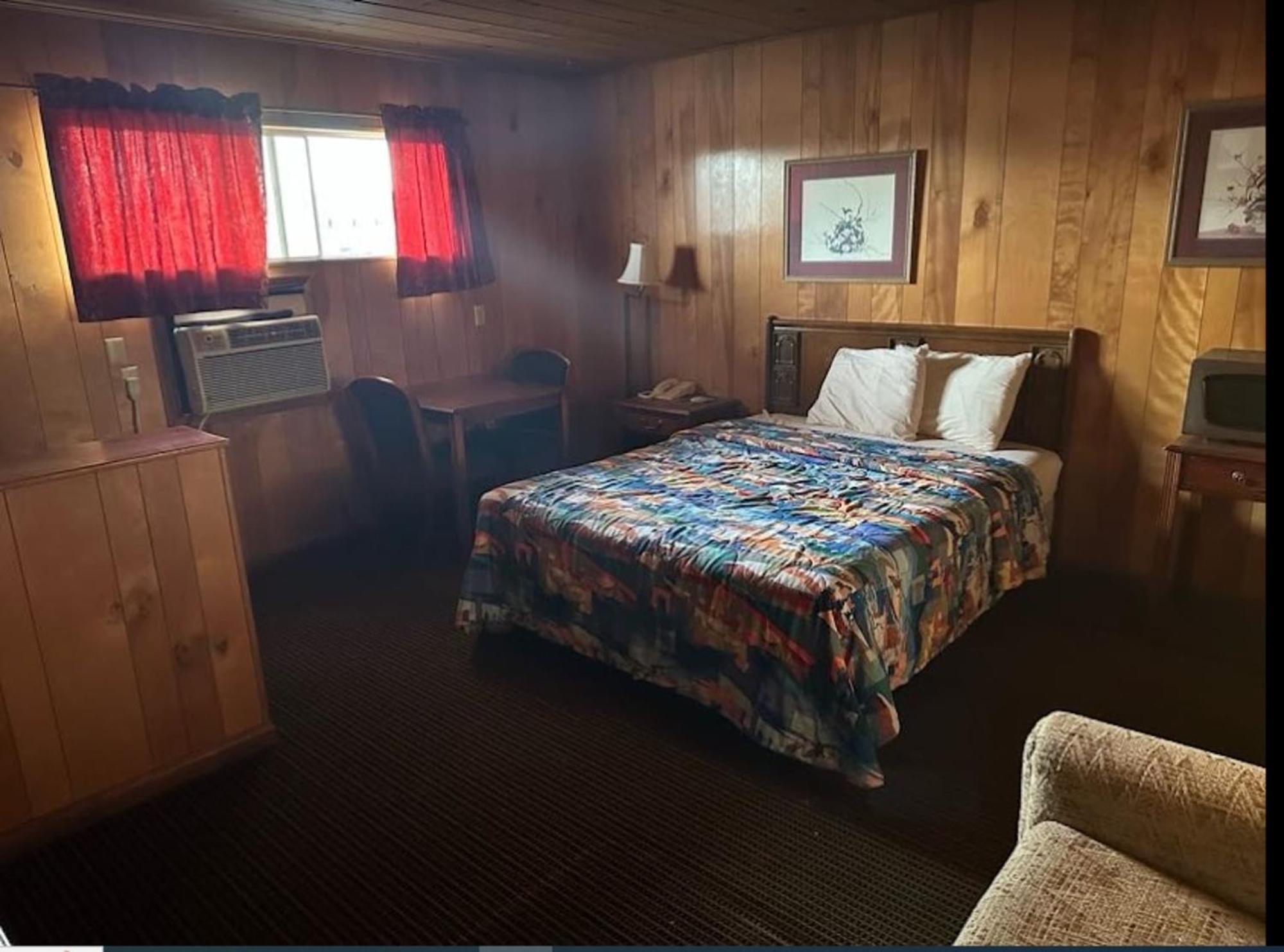 Love Hotels Western Holiday By Oyo At Harlan Lake Ne Alma Εξωτερικό φωτογραφία