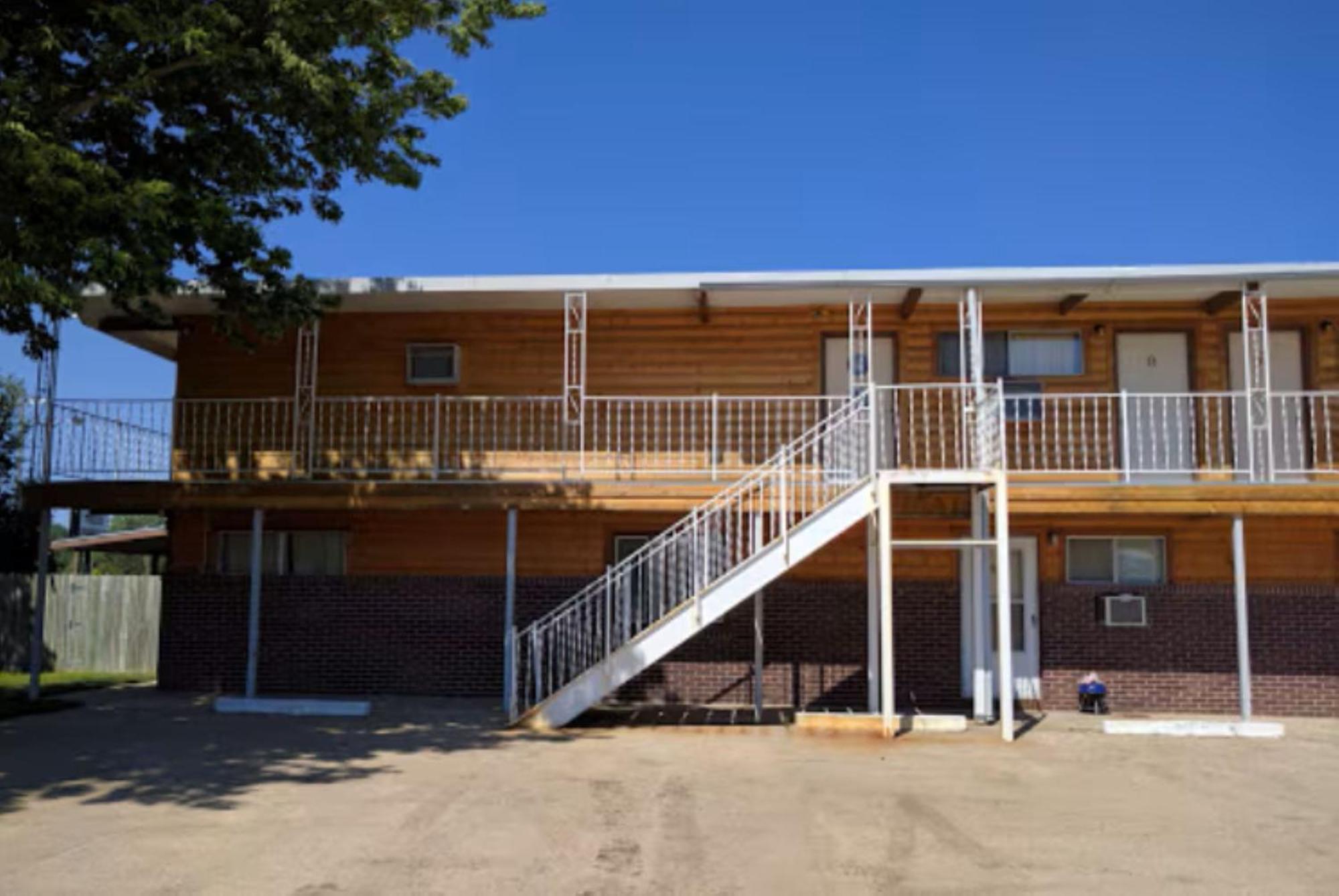 Love Hotels Western Holiday By Oyo At Harlan Lake Ne Alma Εξωτερικό φωτογραφία
