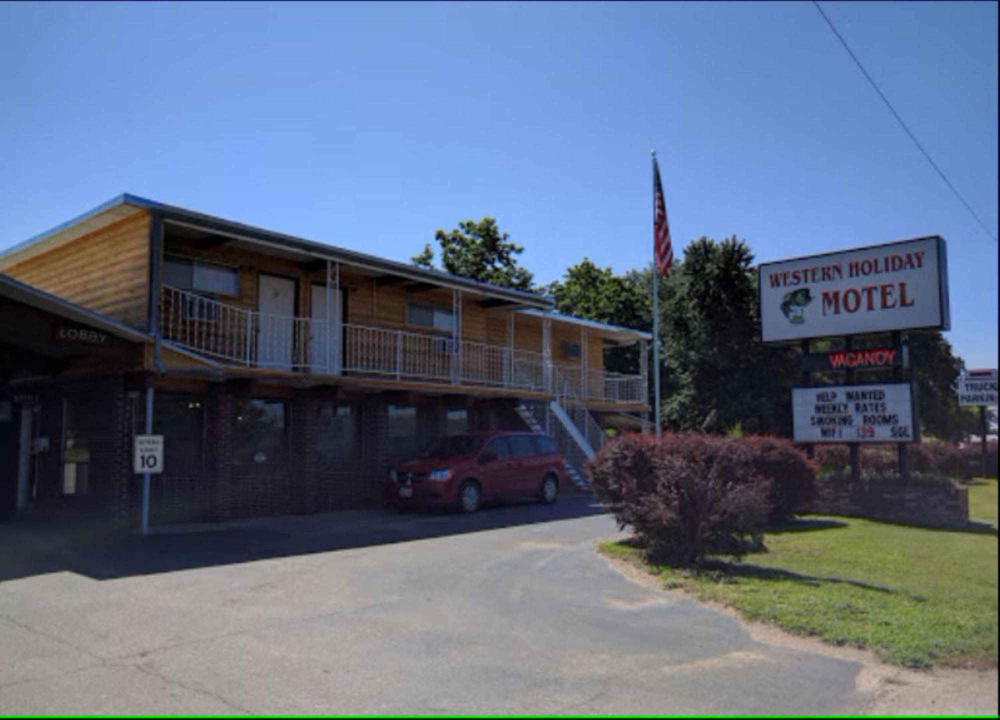 Love Hotels Western Holiday By Oyo At Harlan Lake Ne Alma Εξωτερικό φωτογραφία