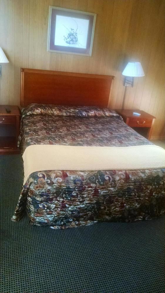 Love Hotels Western Holiday By Oyo At Harlan Lake Ne Alma Εξωτερικό φωτογραφία