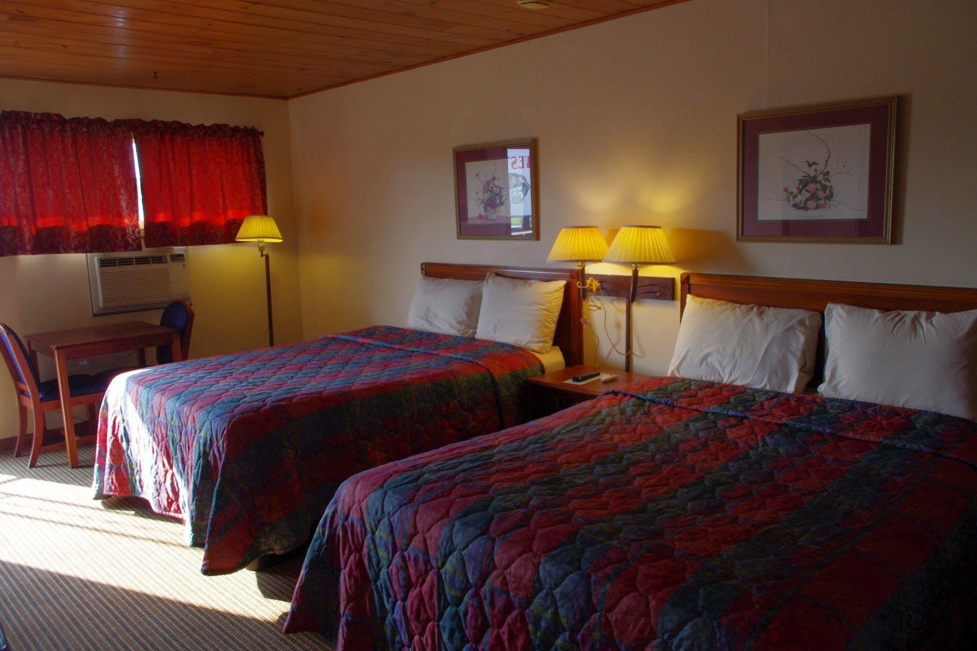 Love Hotels Western Holiday By Oyo At Harlan Lake Ne Alma Εξωτερικό φωτογραφία
