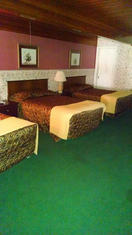Love Hotels Western Holiday By Oyo At Harlan Lake Ne Alma Εξωτερικό φωτογραφία